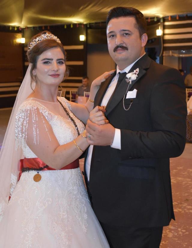 Cani kocadan, adliye girişinde gazetecilere tepki: Çekin, iyi çekin! Biz eşkıya değiliz, efeyiz efe Cani kocadan, adliye girişinde gazetecilere tepki: Çekin, iyi çekin! Biz eşkıya değiliz, efeyiz efe