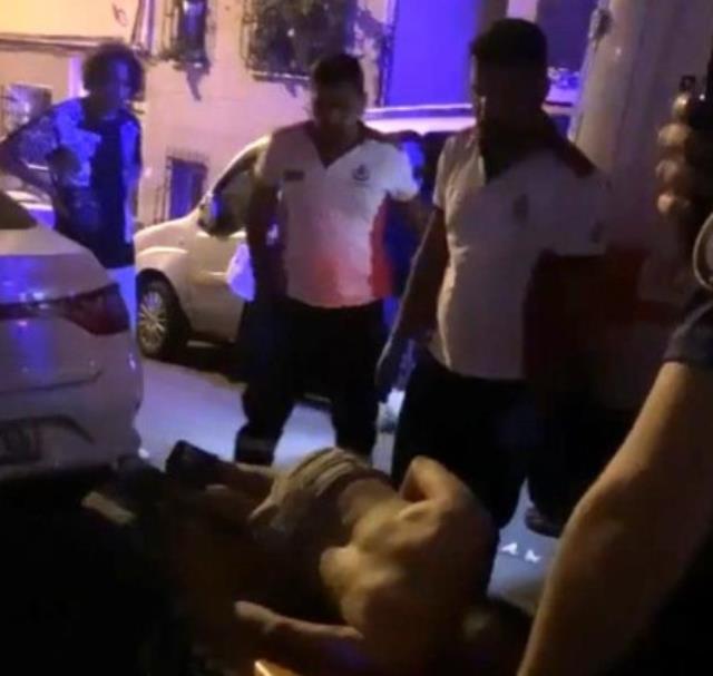 Fatih'te dehşet anları kamerada: Taksiciler bir kişiyi öldüresiye dövdü