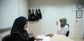 Görme engelli din görevlisi, gören öğrencilere hafızlık eğitimi veriyor