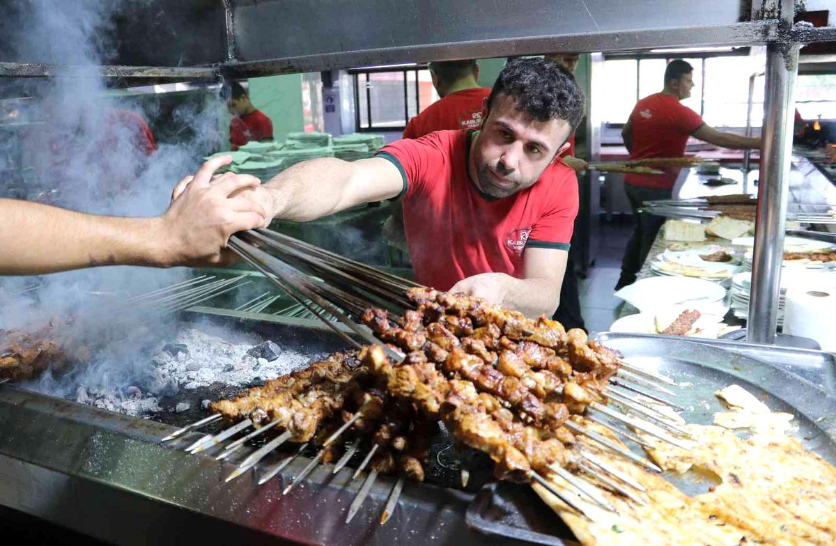 Ustaların yüksek maaş versekte işçi yok isyanı