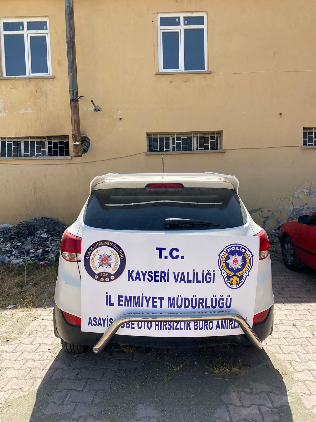 Kayseri gündem haberleri | Kayseri'de çekiciyle çalınan otomobil bulunarak sahibine teslim edildi