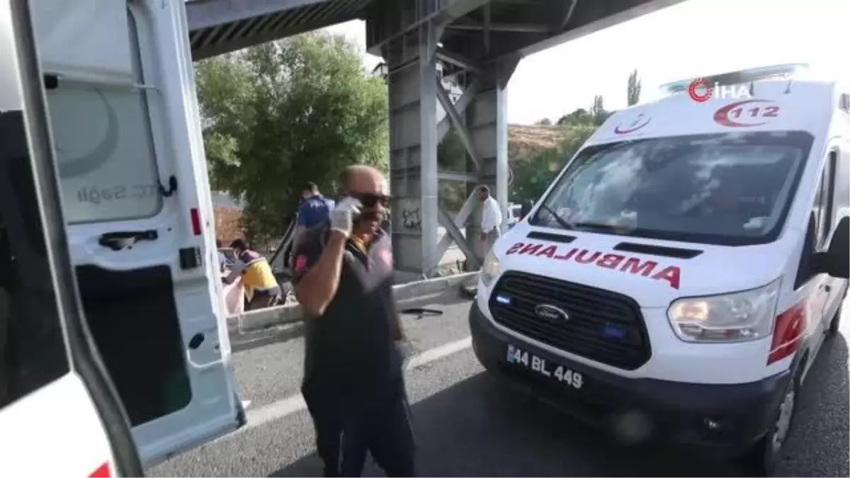 Otomobil üst geçidin ayağına çarptı: 2 ölü, 2 yaralı