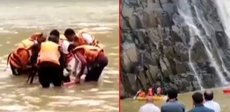 Şelaleye düşüp boğulan çocuklarını kurtarmak için suya atlayan aile de can verdi