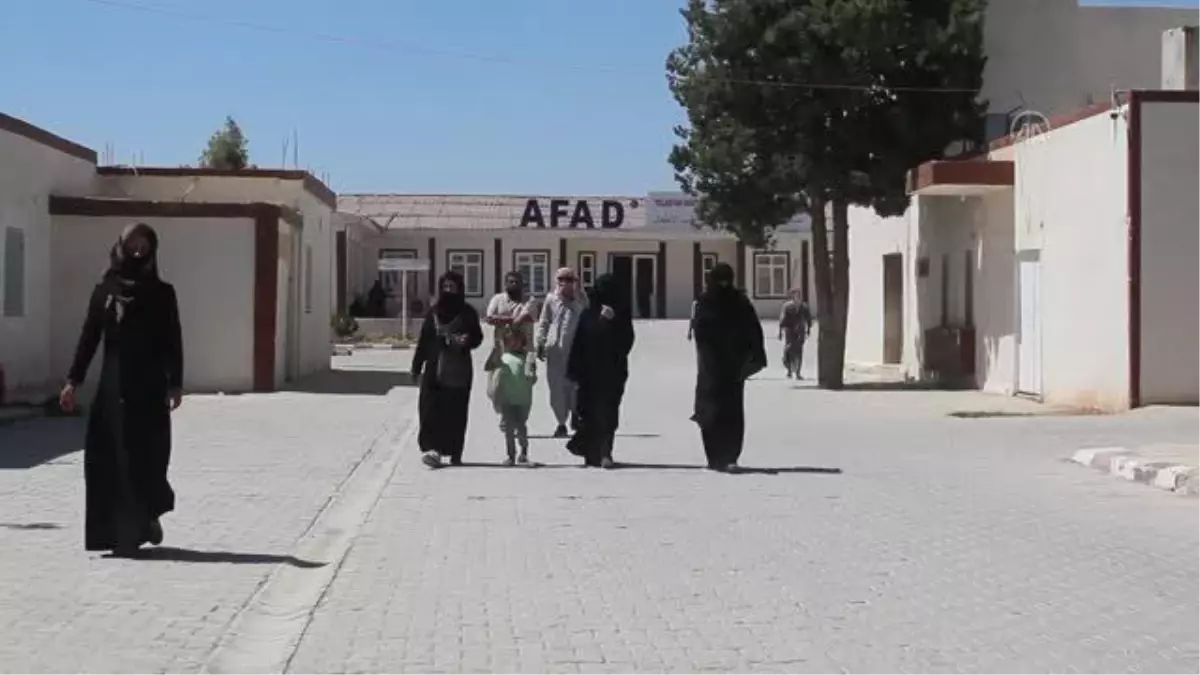TEL ABYAD - Türk hekimler, Suriye'nin Tel Abyad ilçesinde 50 hastaya katarakt ameliyatı yaptı