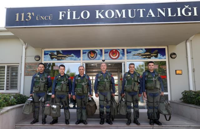 Bakan Akar'dan Yunanistan'a F-16'lı mesaj! Ege semalarında gövde gösterisi yaptı Bakan Akar'dan Yunanistan'a F-16'lı mesaj! Ege semalarında gövde gösterisi yaptı