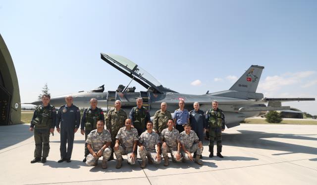 Bakan Akar'dan Yunanistan'a F-16'lı mesaj! Ege semalarında gövde gösterisi yaptı Bakan Akar'dan Yunanistan'a F-16'lı mesaj! Ege semalarında gövde gösterisi yaptı