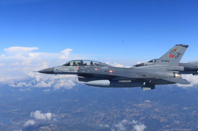 Bakan Akar'dan Yunanistan'a F-16'lı mesaj! Ege semalarında gövde gösterisi yaptı Bakan Akar'dan Yunanistan'a F-16'lı mesaj! Ege semalarında gövde gösterisi yaptı