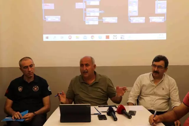 Kentte 3 gündür yaşanan su krizi belediye başkanını da isyan ettirdi: İtfaiyelerle su taşıyorum ama nereye kadar