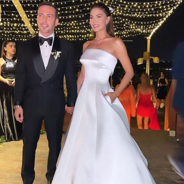 Demet Özdemir ne dedi? Demet Özdemir gelinlik eleştirilerine ne dedi? Demet Özdemir gelinlik yorumları!