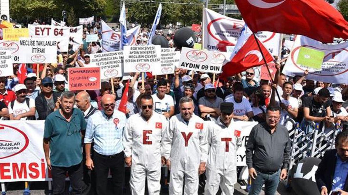 EYT'liler için masadaki tek formülün detayları ortaya çıktı! Düzenlemeyle 1,5 milyon kişi emekli olabilecek
