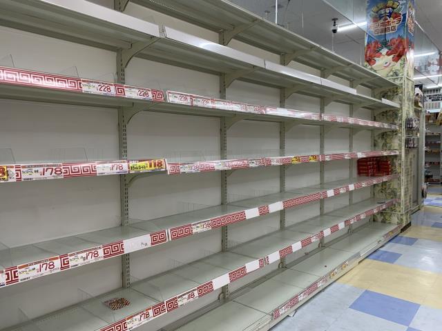 Japonya'da tayfun alarmı! Halk panikle market raflarını tamamen boşalttı Japonya'da tayfun alarmı! Halk panikle market raflarını tamamen boşalttı