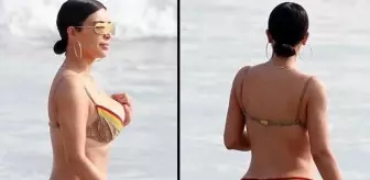 Kalçalarını eriten Kim Kardashian'dan mavi elbiseli poz