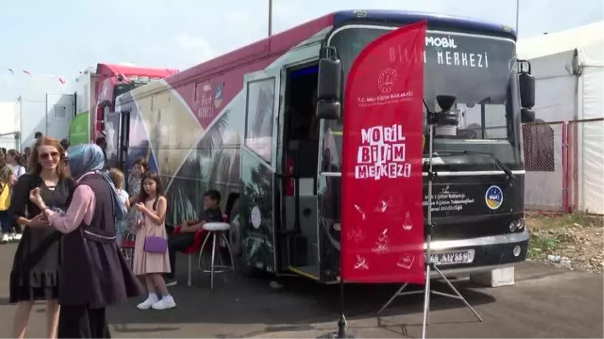 'Mobil Bilim Merkezi' ile kırsalda yaşayan 450 bin çocuğa ulaşıldı