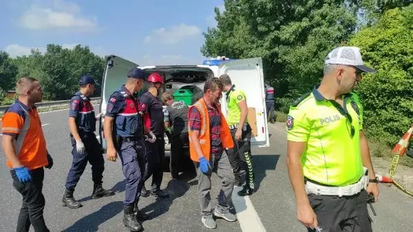 Otomobil, ağaca çarptı; aynı aileden 1 ölü, 5 yaralı