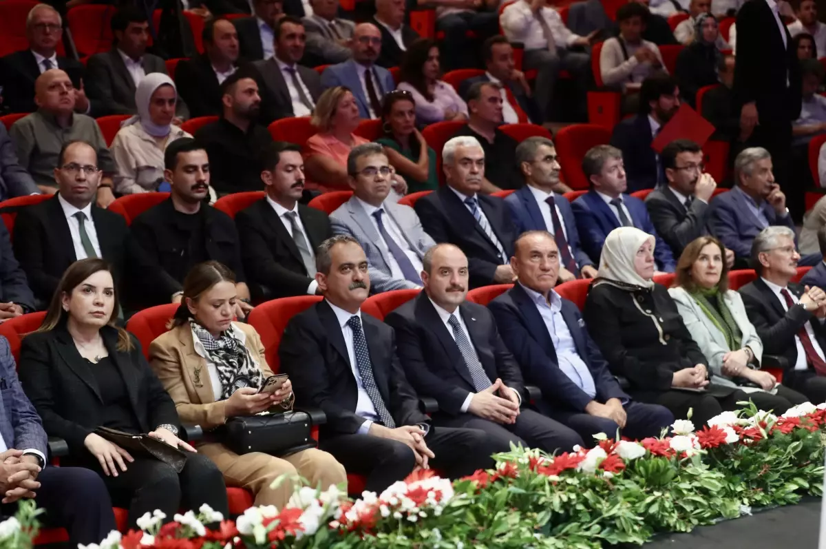 Sanayi ve Teknoloji Bakanı Varank: '100 organize sanayi bölgesinde anaokullarının açılmasını hedefliyoruz' (2)