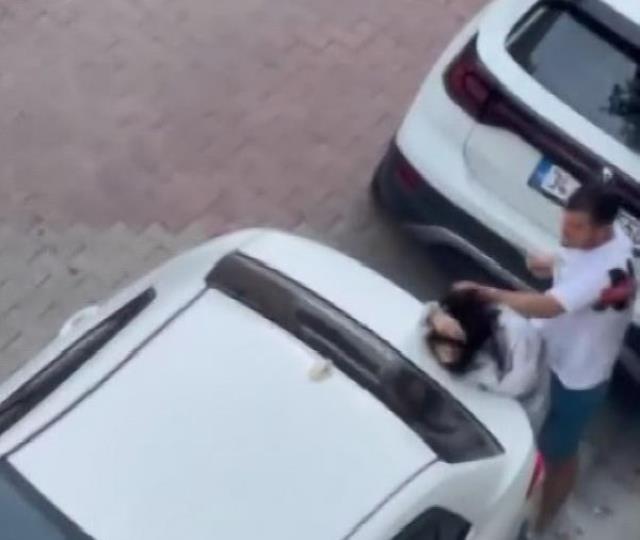 Sokak ortasında sevgilisi tarafından dövüldü, şikayetçi olmadı Sokak ortasında sevgilisi tarafından dövüldü, şikayetçi olmadı