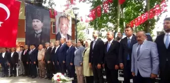 Bakan Derya Yanık, katıldığı festivalde vatandaşlara Maraş dondurması ikram etti