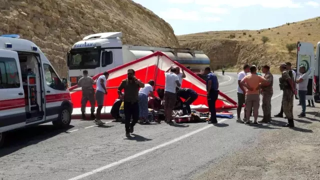 Batman'da yelkenkanat ile uçarken asfalta çakılan 2 kişi hayatını kaybetti Batman'da yelkenkanat ile uçarken asfalta çakılan 2 kişi hayatını kaybetti