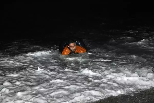 Kıbrıs diye Gazipaşa açıklarına bırakılan göçmenler şambrelleriyle yakalandı Kıbrıs diye Gazipaşa açıklarına bırakılan göçmenler şambrelleriyle yakalandı