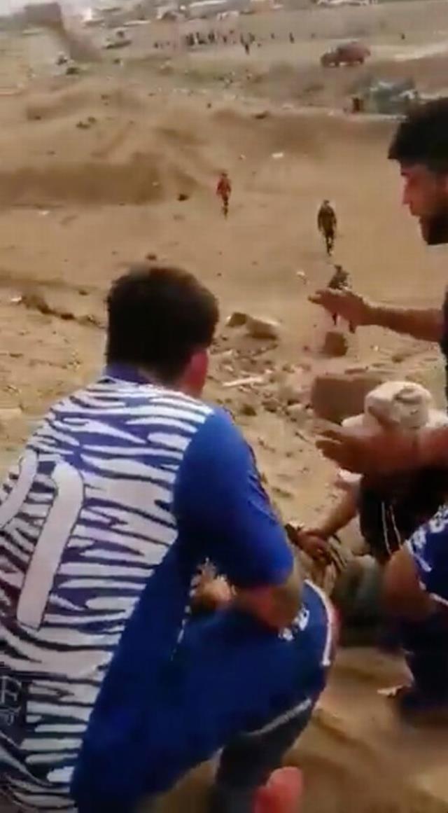 Kırmızı kart gösteren hakemi uçurumdan aşağı attılar! Fotoğraflar hayli ürkütücü