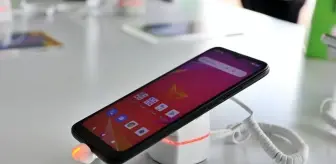 Reeder yeni akıllı cep telefonu modeli 'S19 Max Pro'yu TEKNOFEST'te tanıtıyor