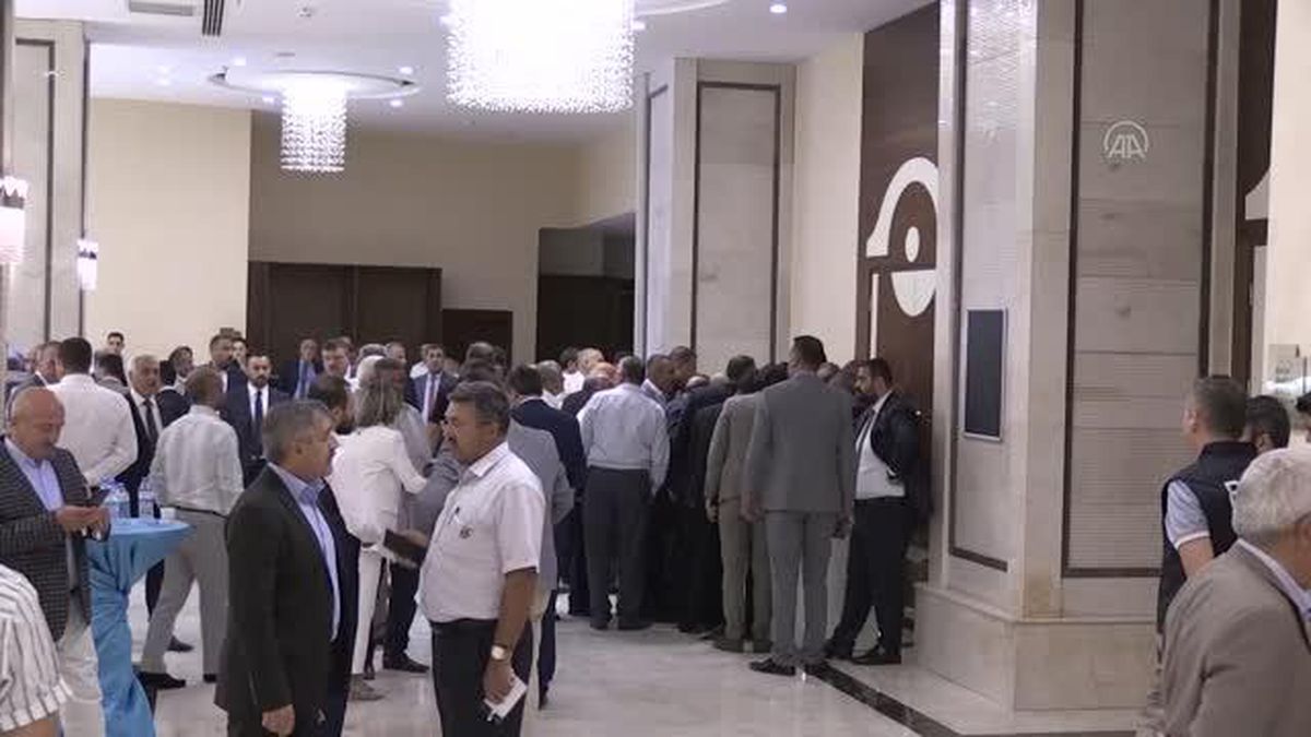 ŞANLIURFA - Meral Akşener, kanaat önderleri ve iş insanlarıyla buluştu