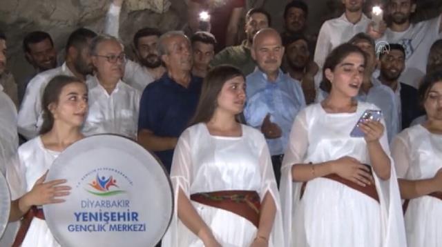 Bakan Soylu, Lice'de Bırkleyn Mağaraları gezisinde gençlerle halay çekti, türkülere eşlik etti
