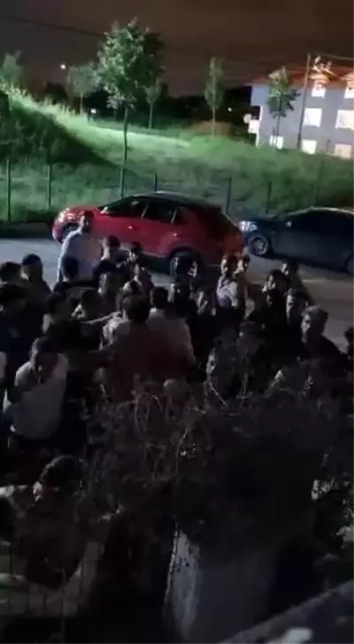 Düğünde başlayan kavga sokağa taştı! Ortalık savaş alanına döndü