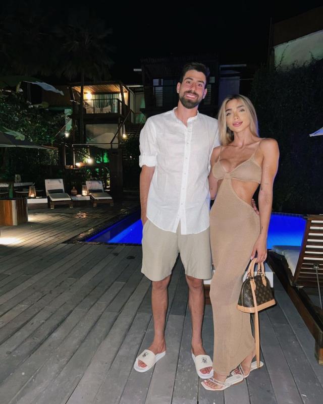 Fenerbahçeli yıldızın sevgilisi, İstanbul'da 3 limon için ödediği paraya isyan etti: İnanamıyorum Fenerbahçeli yıldızın sevgilisi, İstanbul'da 3 limon için ödediği paraya isyan etti: İnanamıyorum