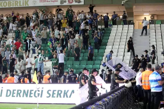 Giresunspor-Konyaspor maçının ardından tribünler karıştı