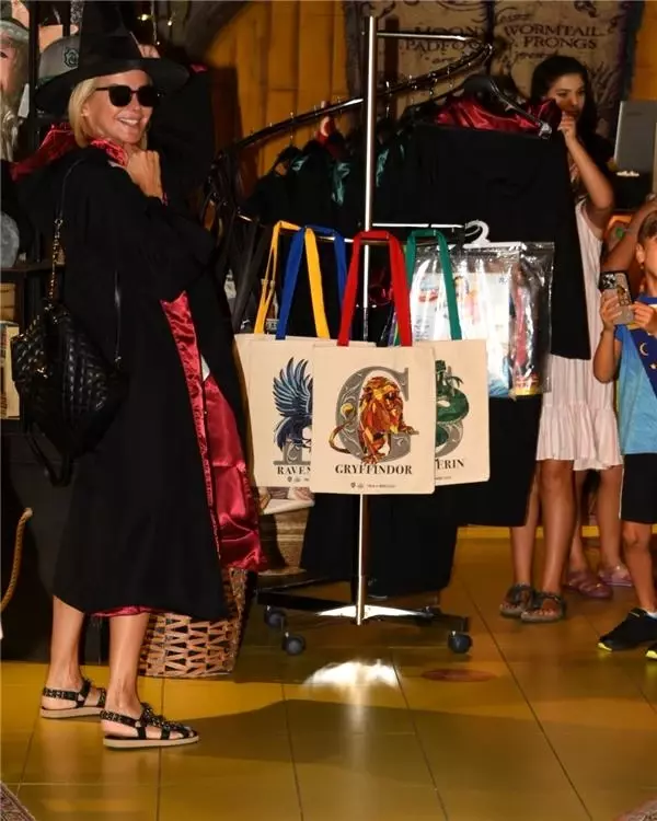 Anne oğulun alışveriş keyfi! Ece Erken oğlu için büyücü oldu