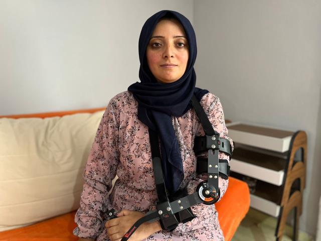 ÜMRANİYE'DE BOŞANMA AŞAMASINDAKİ KADINA DEMİRLE SALDIRI KAMERADA