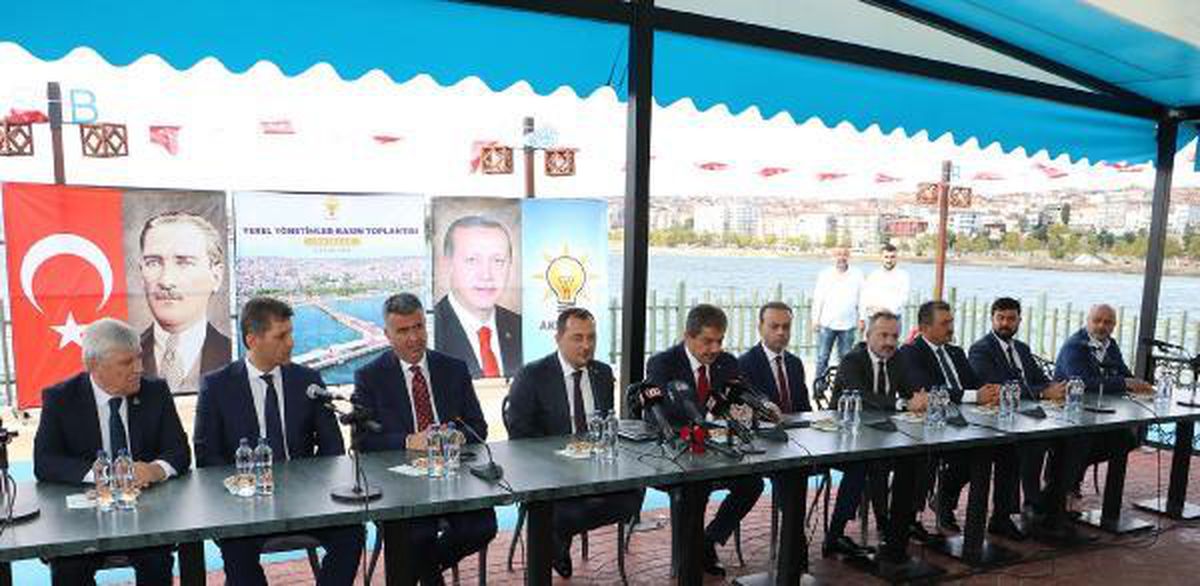 11 BÜYÜKŞEHRİN AK PARTİ'Lİ GRUP BAŞKANVEKİLLERİ TEKİRDAĞ'DA BİR ARAYA GELİP, AÇIKLAMA YAPTI