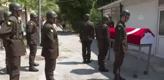 İzmir haber: Batman'da hayatını kaybeden astsubay, İzmir'de son yolculuğa uğurlandı