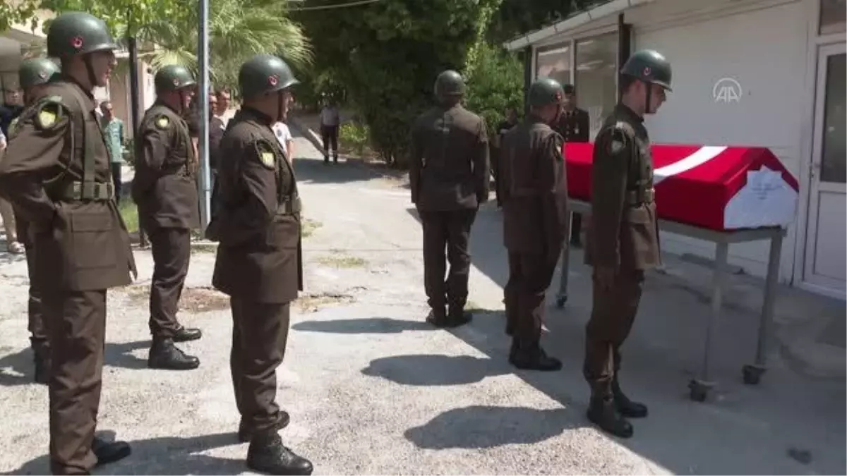 İzmir haber: Batman'da hayatını kaybeden astsubay, İzmir'de son yolculuğa uğurlandı