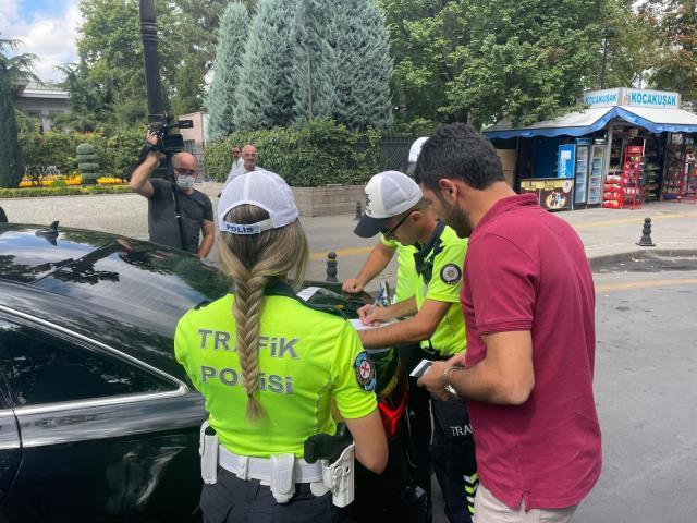 Çakar lambalı araç sahibine 1823 lira ceza kesildi: Aracın üzerinde takılı olması yasakmış, bilmiyordum Çakar lambalı araç sahibine 1823 lira ceza kesildi: Aracın üzerinde takılı olması yasakmış, bilmiyordum