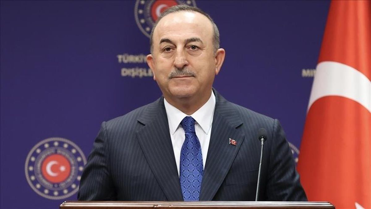 Bakan Çavuşoğlu, 'Türkiye hala Fransa'yı sömürgeci olmakla suçluyor mu?' diye soran Fransız gazeteciye sözlerini esirgemedi