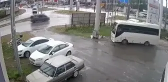 Karşı şeride geçerek kamyona çarpan panelvanın sürücüsü yaralandı