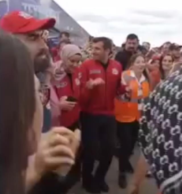 Selçuk Bayraktar TEKNOFEST'te horon oynadı