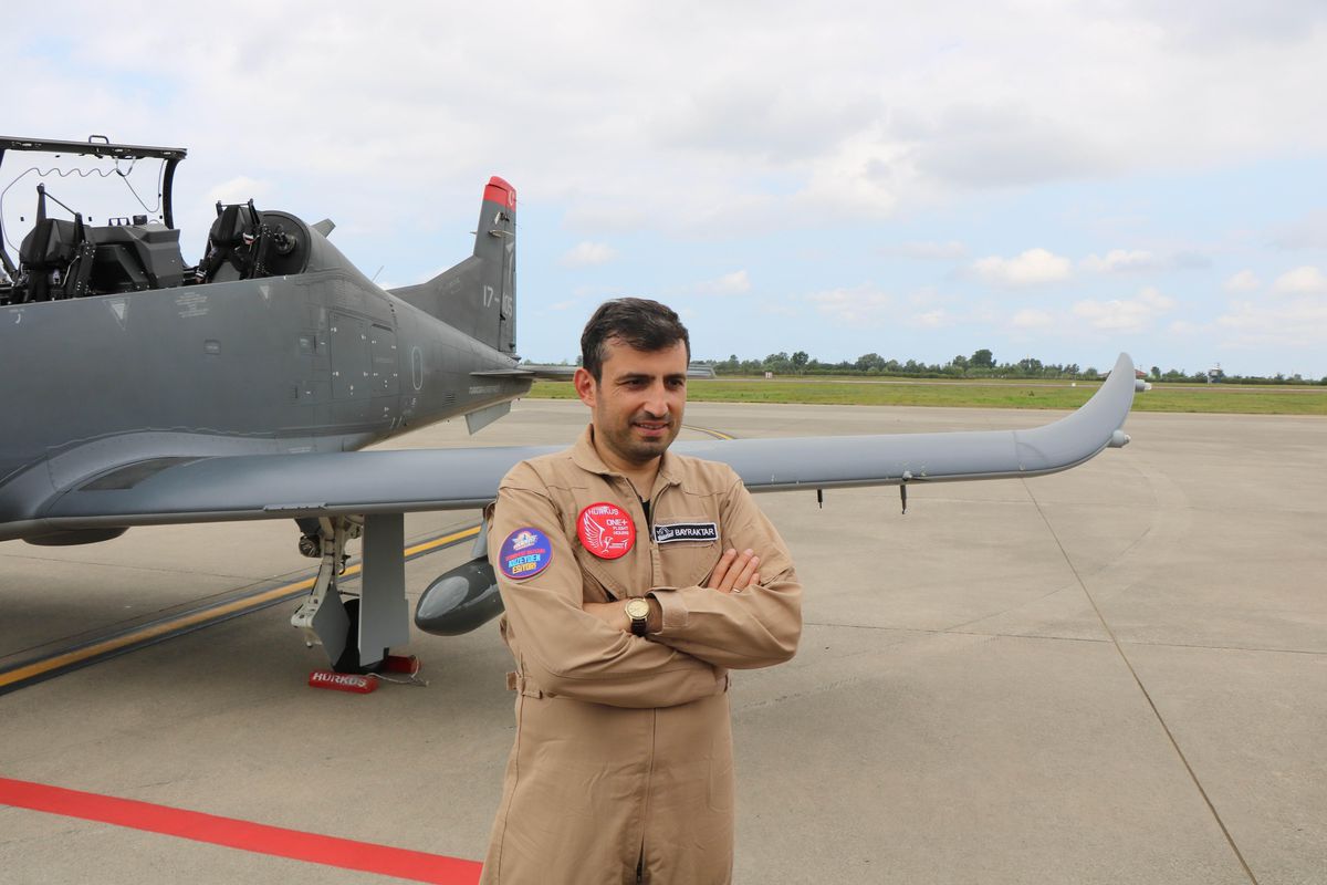 Selçuk Bayraktar TEKNOFEST'te horon oynadı