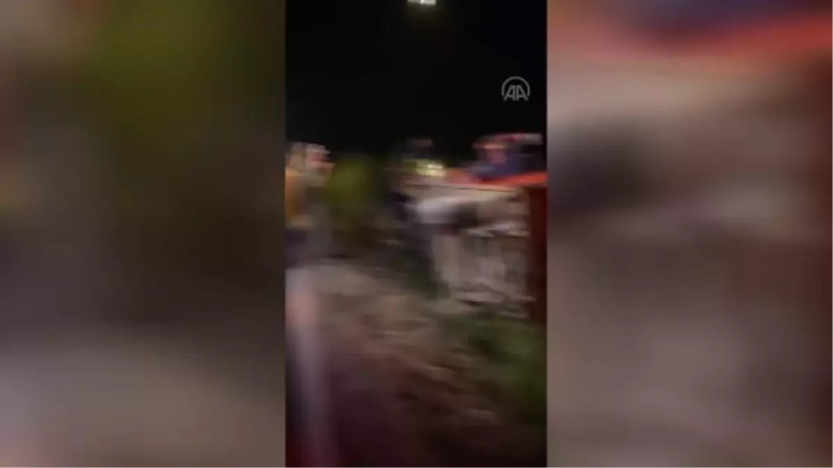 Seyir halindeki traktör römorkundan düşen kadın yaralandı