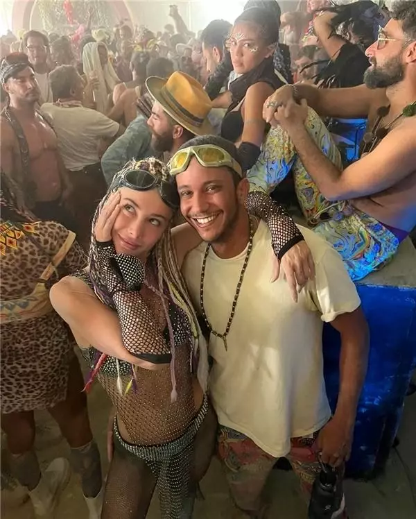 Çöl Partisinde aşka geldi! Şeyma Subaşı sevgilisinin kucağında poz verdi Çöl Partisinde aşka geldi! Şeyma Subaşı sevgilisinin kucağında poz verdi