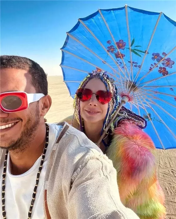 Çöl Partisinde aşka geldi! Şeyma Subaşı sevgilisinin kucağında poz verdi Çöl Partisinde aşka geldi! Şeyma Subaşı sevgilisinin kucağında poz verdi