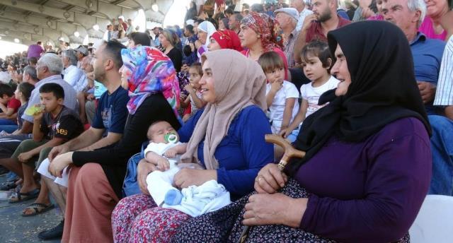 Süper Lig maçını aratmayan köy turnuvasını binlerce kişi takip etti