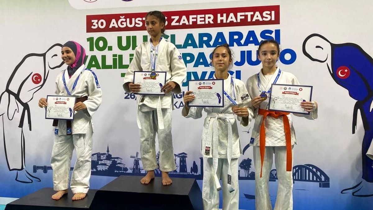Sakarya haber... Vanlı judocular Sakarya'dan 2 birincilikle döndü
