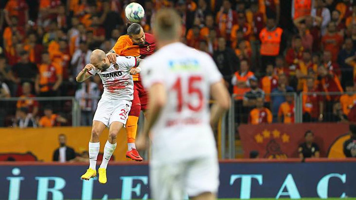Bu pozisyon ortalığı karıştırdı! Galatasaraylılar, Yaşar Kemal Uğurlu'ya düdüğünü astırmak istiyor