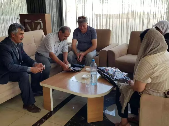 Yerde bulduğu yarım milyondan fazla parayı sahibine teslim etti