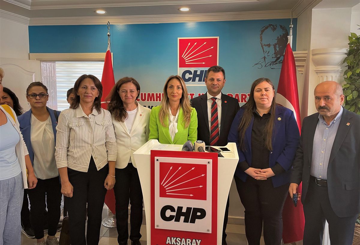 Aksaray politika haberleri | CHP'li Nazlıaka, Aksaray'da partisinin il başkanlığını ziyaret etti