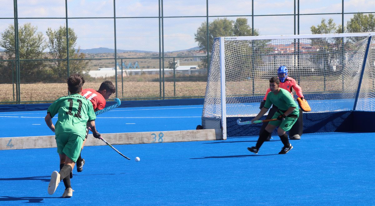 Çim hokeyi U16 Kızlar-Erkekler ve Kadınlar-Erkekler 5S 2.lig Play-Off maçları başladı