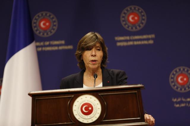 Dün Ankara'da resmi temaslarda bulunan Fransız bakan, bugün gittiği Atina'da bizi suçladı